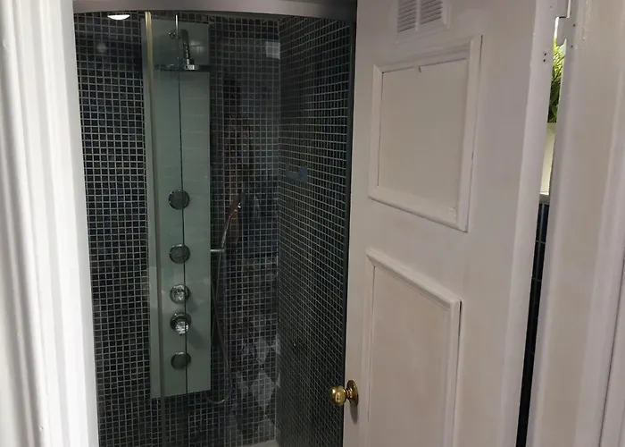 #232 For 4 People In The Center Of & Free Wifi *