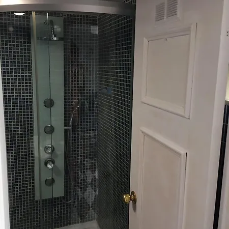 #232 For 4 People In The Center Of & Free Wifi *