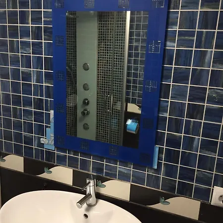 Апартаменти #232 For 4 People In The Center Of & Free Wifi Торремолінос